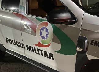 Mulher é presa por desacato e injúria racial em unidade de saúde de Sombrio