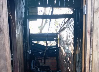 Casa pega fogo em Balneário Gaivota na tarde de sábado