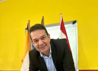 Prefeito Alex assina ordem de serviço para obras na Escola Municipal Vila Velha II em Vila Conceição