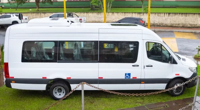 Praia Grande recebe nova van para o transporte de pacientes