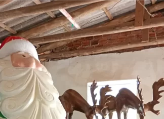 Símbolos natalinos são preparados para o Natal Dunas Encantadas em Balneário Gaivota