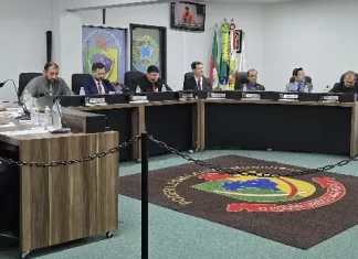 Câmara de Sombrio aprova LDO e alerta sobre transparência