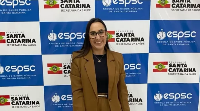 Enfermeira de Balneário Gaivota garante vaga em especialização estratégica da FIOCRUZ