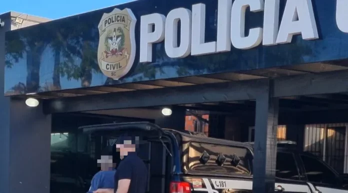 Foragido é preso durante investigação de maus-tratos a cães em Balneário Gaivota