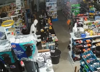 Comércio é arrombado e morador bota ladrões pra correr em Sombrio