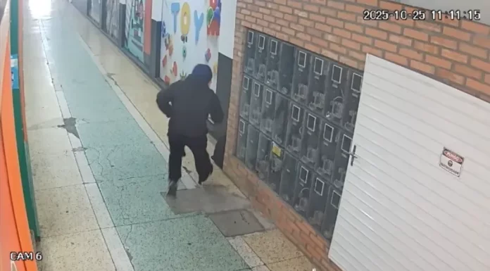 Assalto em Sombrio: criminoso rouba cinco celulares em plena luz do dia