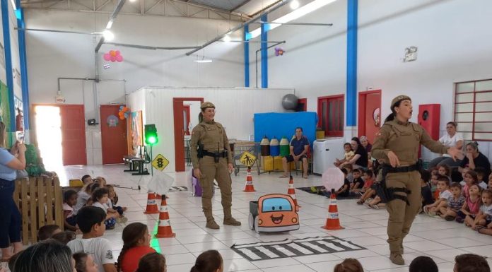 Rede de Segurança Escolar do 19º BPM realiza palestra sobre segurança no trânsito em Araranguá