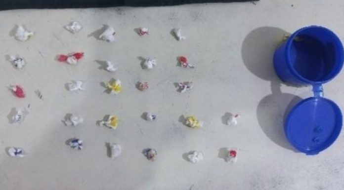 Mandados de prisão e tráfico de drogas: três pessoas são detidas em operação da PM em Araranguá