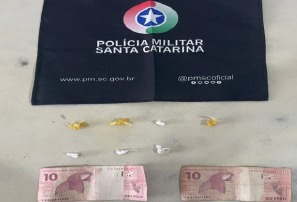 Em Araranguá, PM apreende Adolescente por tráfico de drogas