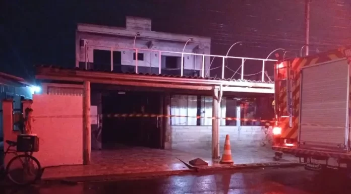 Incêndio em restaurante mobiliza Bombeiros em Passo de Torres
