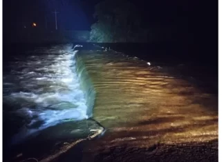 Jovem continua desaparecido após cair de moto em ponte de Timbé do Sul