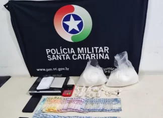 Polícia Militar desarticula ponto de tráfico e prende três suspeitos em Araranguá