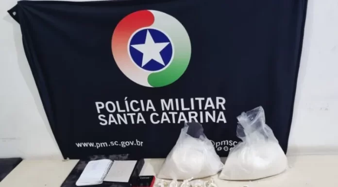 Polícia Militar desarticula ponto de tráfico e prende três suspeitos em Araranguá