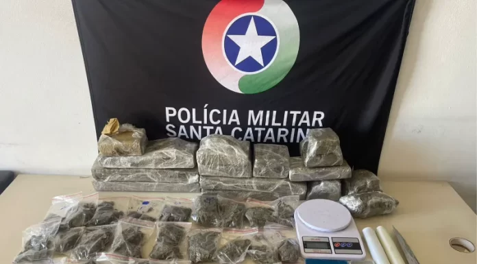 Polícia Militar encontra quase 10 kg de drogas em casa abandonada em Balneário Gaivota