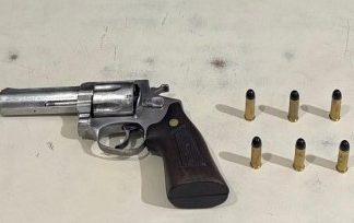 Homem é preso em Turvo com revólver de uso restrito