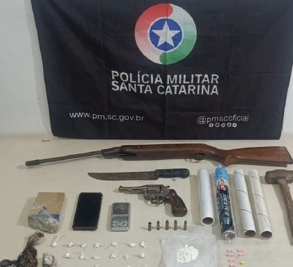 Fuga, queda e prisão: jovem é detido com drogas e arma no Arroio do Silva”