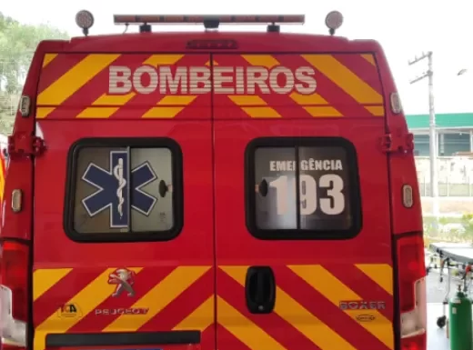 Acidente grave entre carro e moto deixa mulher ferida na BR-101, em Sombrio