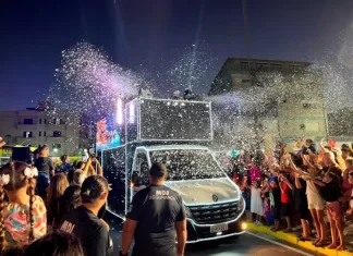 Balneário Arroio do Silva recebe Papai e Mamãe Noel em noite de encanto e magia