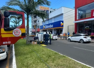 Acidente mobiliza bombeiros e complica o trânsito no Centro de Araranguá