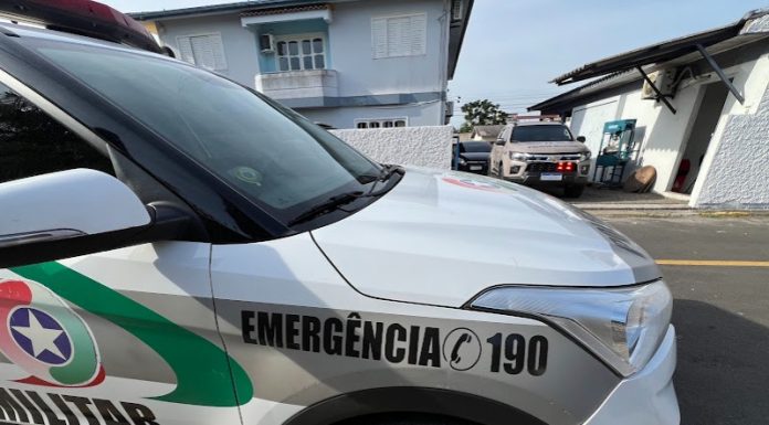 Homem com mandado de prisão é capturado pela Polícia Militar em Araranguá