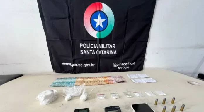 PM flagra esquema de tele-entrega e apreende drogas e munições em Sombrio