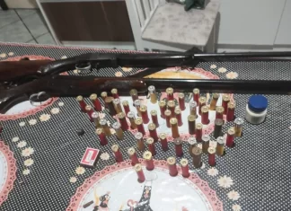 Comerciante é preso por violência doméstica e posse ilegal de armas em Araranguá