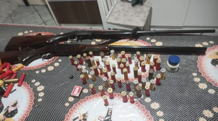 Comerciante é preso por violência doméstica e posse ilegal de armas em Araranguá