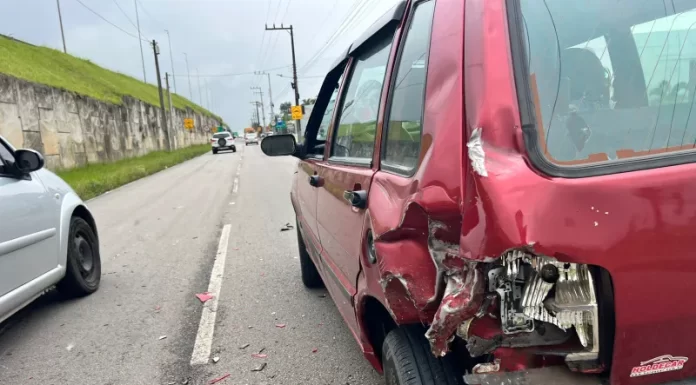 Motoboy fica ferido após colisão entre moto e veículo na marginal da BR-101 em Sombrio