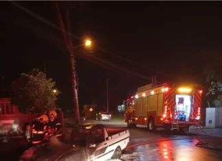 Incêndio destrói veículo e mobiliza Corpo de Bombeiros em Passo de Torres