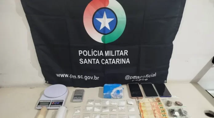 Polícia Militar flagra tráfico de drogas após abordagem a veículo suspeito em Sombrio