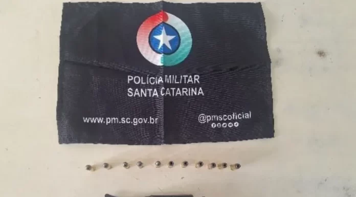 Arma ilegal é apreendida durante abordagem policial em Sombrio