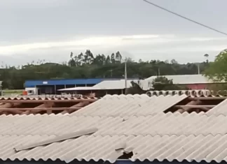 Forte temporal causa estragos em Balneário Gaivota