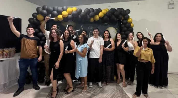 Balneário Arroio do Silva: Educação de Jovens e Adultos forma alunos no ensino médio