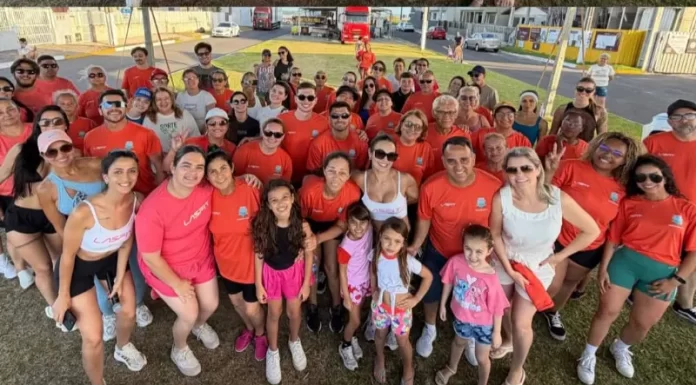 Larissa Santos faz a terceira avenida ferver em Balneário Gaivota
