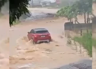 Casal e bebê de 1 ano morrem após carro ser arrastado durante ciclone em Palhoça