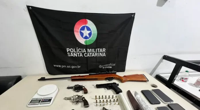 Arsenal apreendido durante abordagem da PM em Passo de Torres
