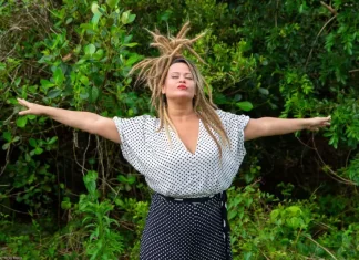 Sábado tem show nacional com Tati Portella em Balneário Arroio do Silva