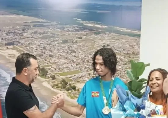 Balneário Gaivota: Município presta homenagem ao atleta Paralímpico John