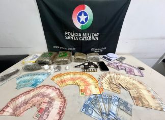 Casal de Criciúma é preso com drogas, arma, munições e dinheiro em Balneário Gaivota
