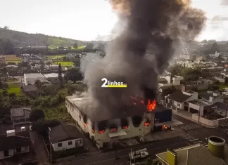 Fábrica de uniformes é destruída por grande incêndio em Turvo