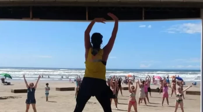 Aulas de ginástica à beira-mar no morro dos conventos