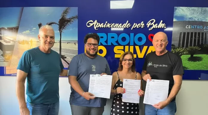 Ordem de serviço entregue: mais ruas serão pavimentadas em Balneário Arroio do Silva