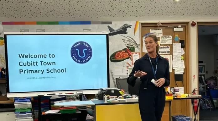 Secretária de educação de Araranguá na Bett Uk, em Londres