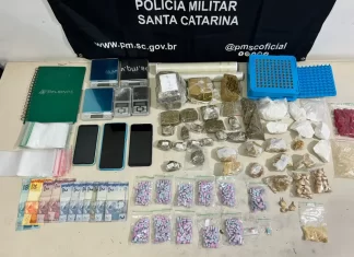 Casa usada para tráfico é alvo da PM e três pessoas são presas em Balneário Gaivota