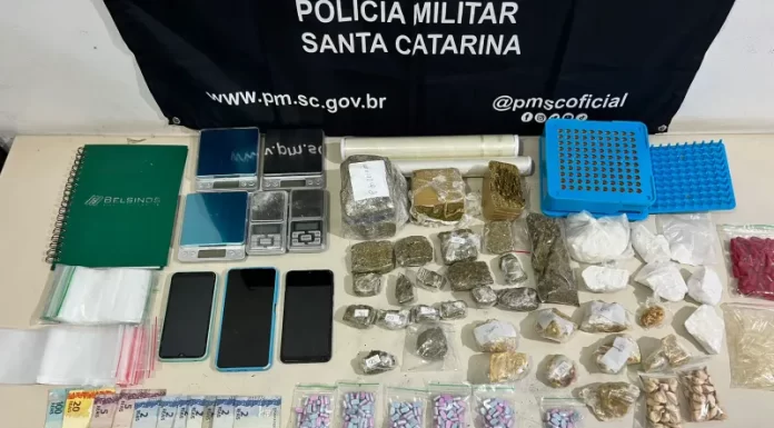 Casa usada para tráfico é alvo da PM e três pessoas são presas em Balneário Gaivota