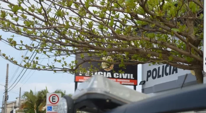 Mulher é presa após tentar sair sem pagar procedimento estético em Araranguá
