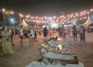 Pé na areia e boa música no 3º Luau de Verão