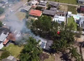 Incêndio mobiliza Corpo de Bombeiros no bairro Januária, em Sombrio