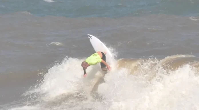 Surfista de Itapirubá vence em Balneário Gaivota
