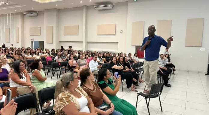 Formação marca o início do ano letivo em Araranguá